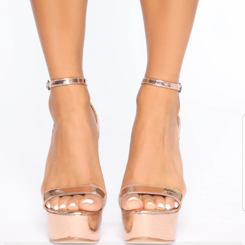 New in box fashion nova heels